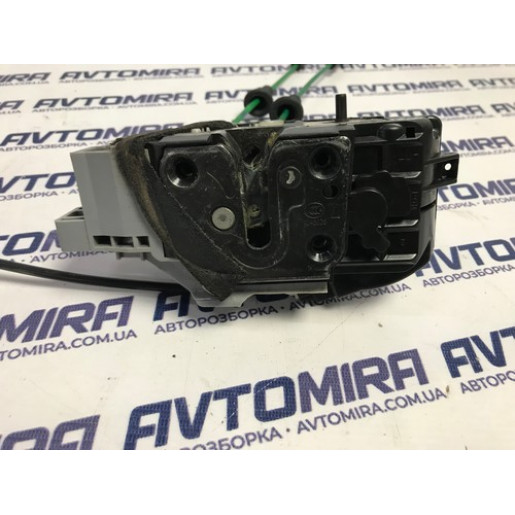 Замок дверки задньої лівої Hyundai i30 HB 2007-2012 814102l010